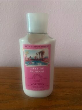 Bath & Body Works Meet Me in Miami Body Lotion - Pink & White